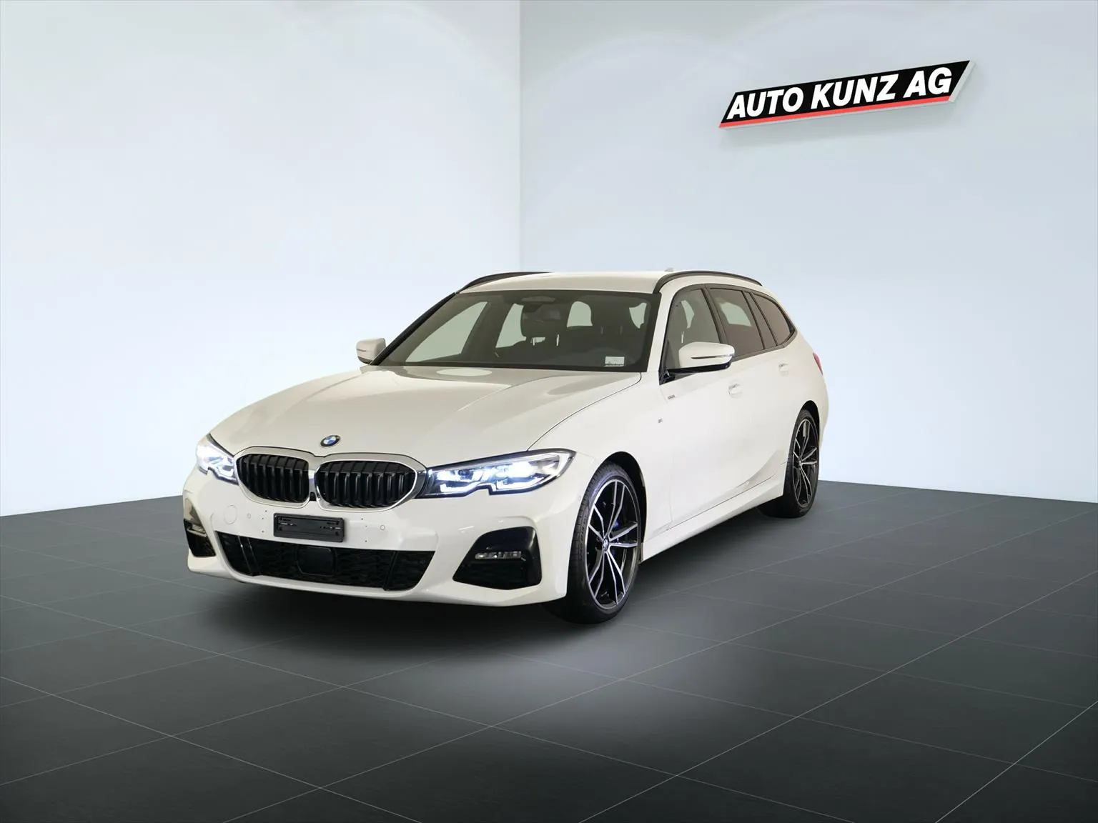 BMW 330d xDriveTouring M Sport xDrive  Image 1