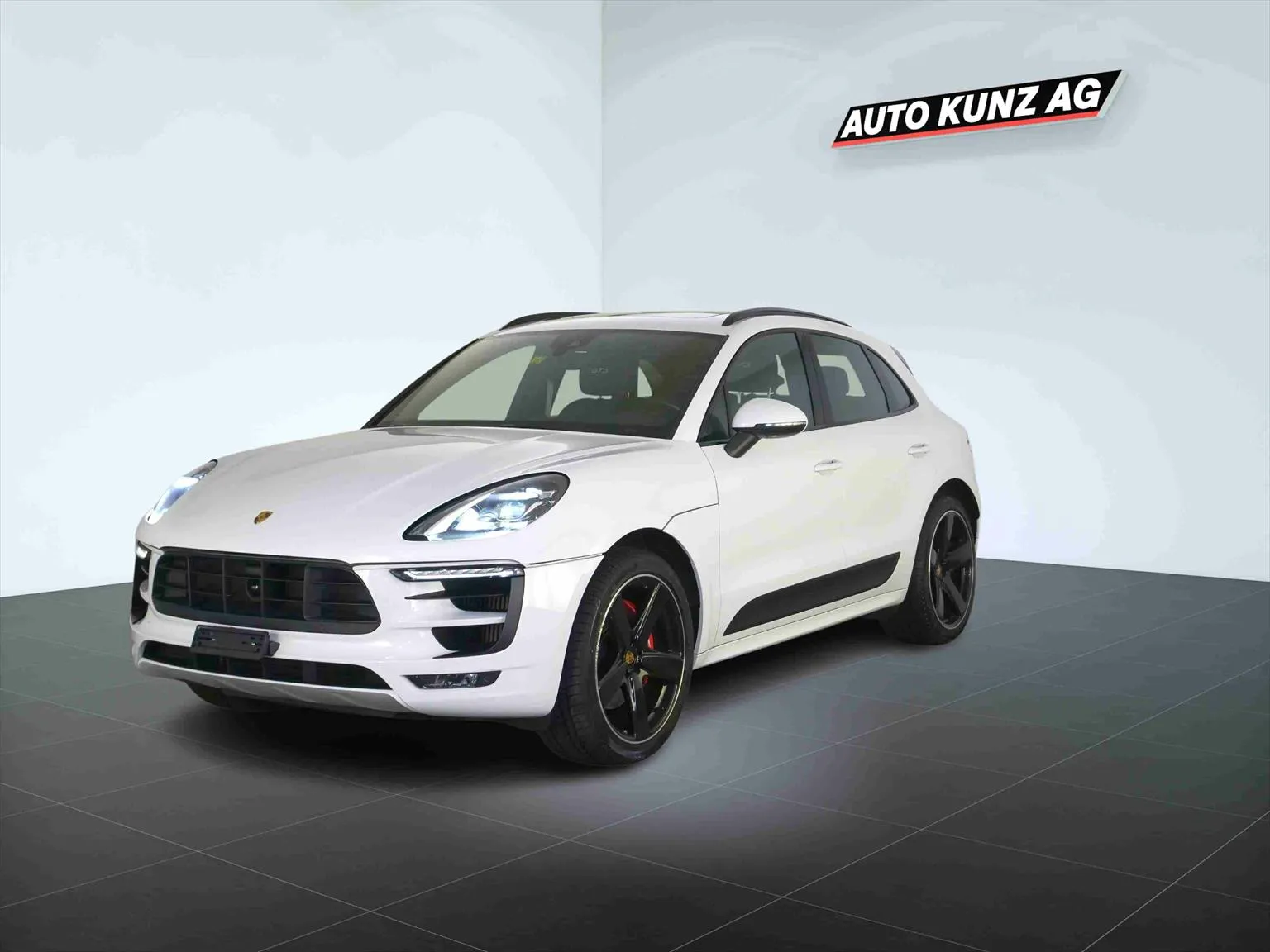 Porsche Macan GTS  Image 1