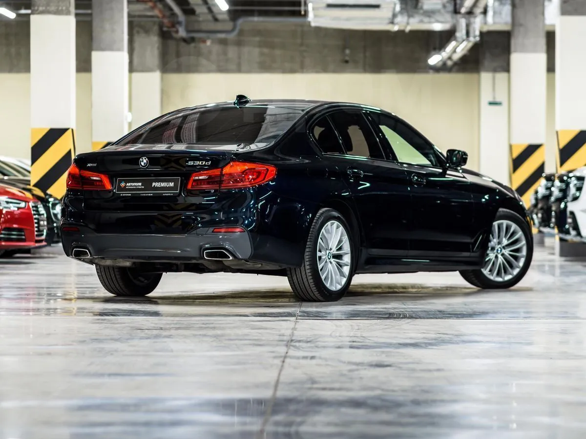 BMW 5-Series Image 8